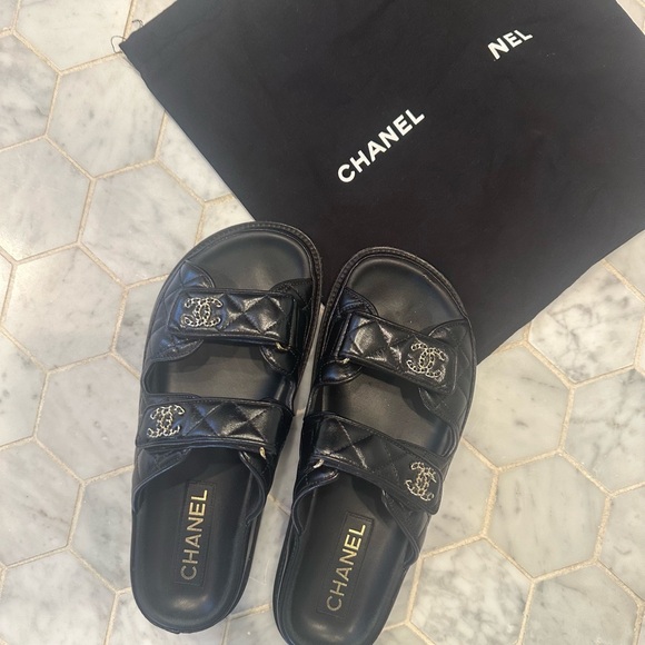 CHANEL 2024 dad sandals - Picture 2 of 5